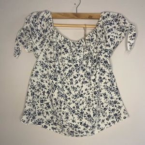 Selling this beautiful shirts, very good condition ✨